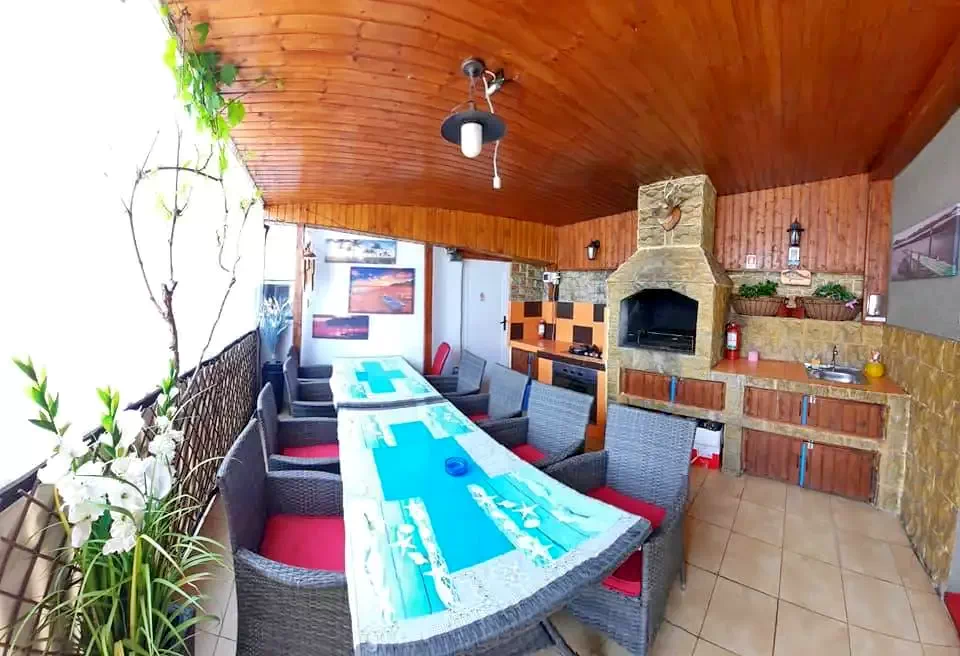 Mila 23 Cazare | Motel (K1296-39) Imaginea poate fi supusă drepturilor de autor. Se recomandă contactarea titularului drepturilor.