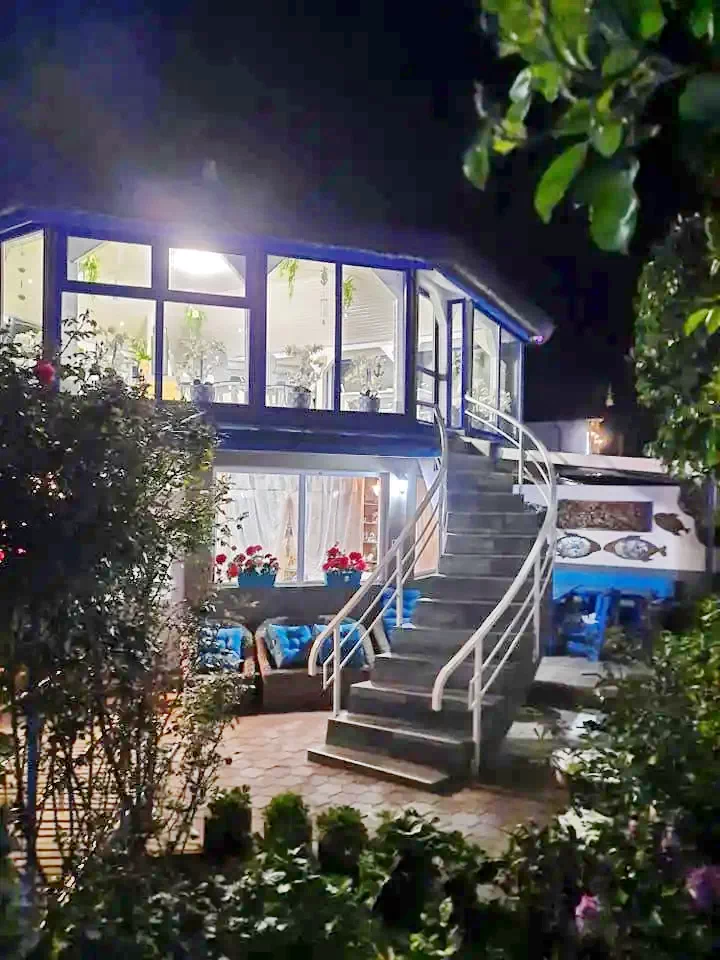 Mila 23 Cazare | Motel (K1296-53) Imaginea poate fi supusă drepturilor de autor. Se recomandă contactarea titularului drepturilor.