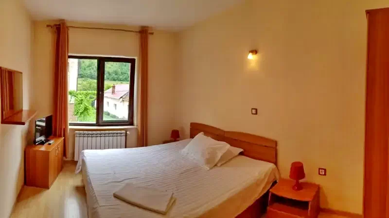 Băile Herculane Cazare | Motel (K1397-15) Imaginea poate fi supusă drepturilor de autor. Se recomandă contactarea titularului drepturilor.