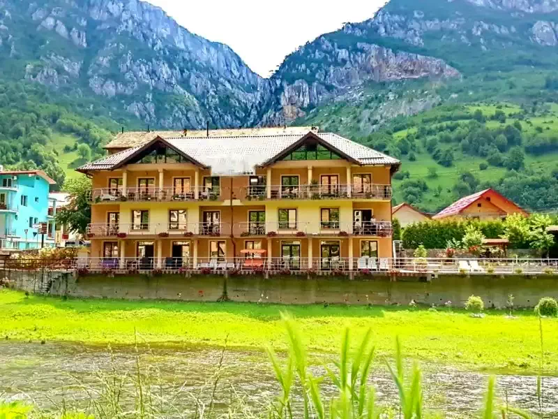 Băile Herculane Cazare | Motel (K1397-42) Imaginea poate fi supusă drepturilor de autor. Se recomandă contactarea titularului drepturilor.