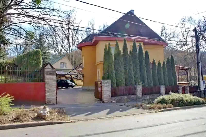 Mișcolț Cazare | Bungalow (K0858-1) Imaginea poate fi supusă drepturilor de autor. Se recomandă contactarea titularului drepturilor.