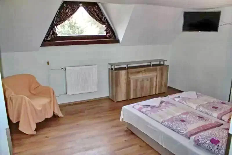 Mișcolț Cazare | Bungalow (K0858-7) Imaginea poate fi supusă drepturilor de autor. Se recomandă contactarea titularului drepturilor.