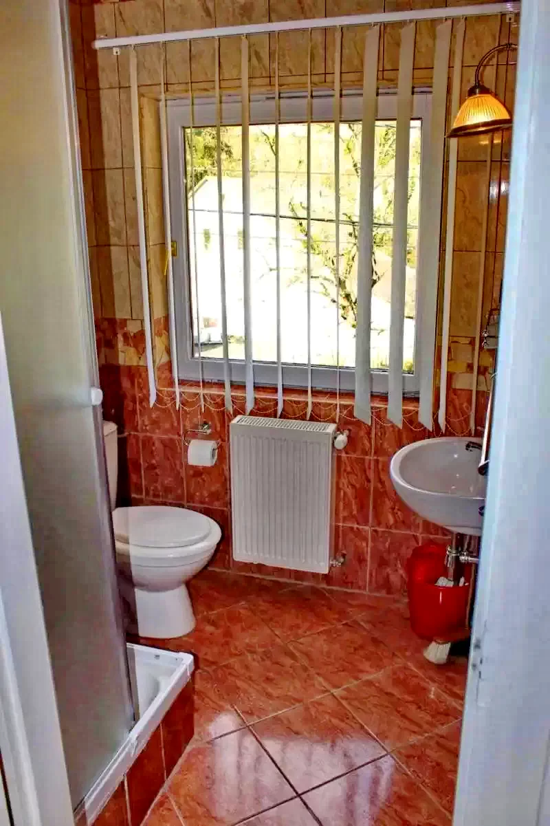 Mișcolț Cazare | Bungalow (K0858-13) Imaginea poate fi supusă drepturilor de autor. Se recomandă contactarea titularului drepturilor.