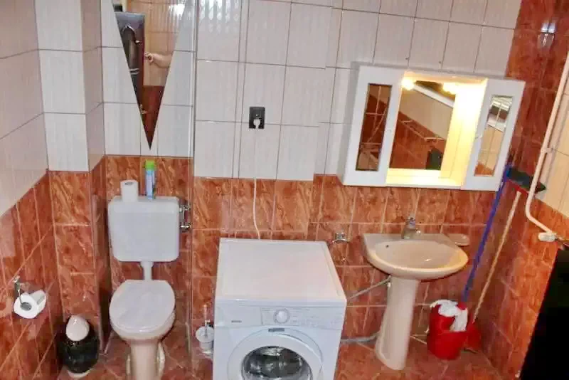 Mișcolț Cazare | Bungalow (K0858-17) Imaginea poate fi supusă drepturilor de autor. Se recomandă contactarea titularului drepturilor.