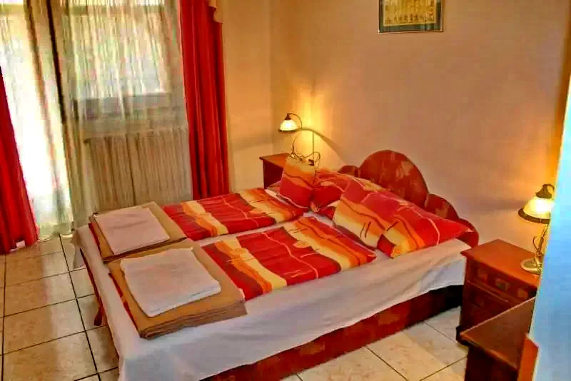 Mișcolț Cazare | Bungalow (K0858-21) Imaginea poate fi supusă drepturilor de autor. Se recomandă contactarea titularului drepturilor.