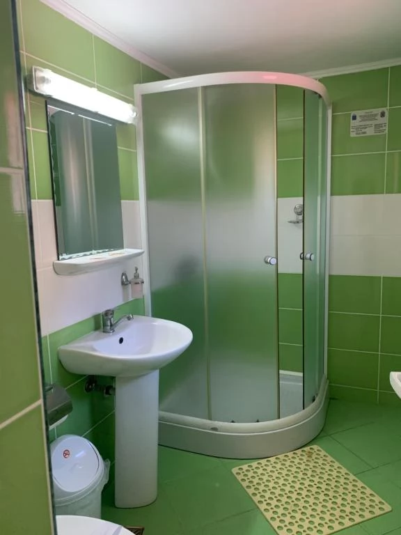 Săsciori Cazare | Motel (K0697-26) Imaginea poate fi supusă drepturilor de autor. Se recomandă contactarea titularului drepturilor.