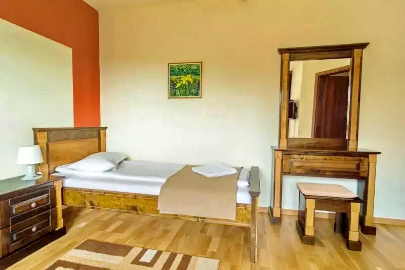 Colibița Cazare | Motel (K1281-13) Imaginea poate fi supusă drepturilor de autor. Se recomandă contactarea titularului drepturilor.