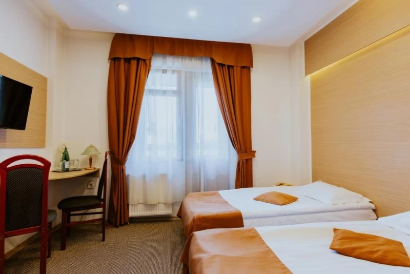 Miercurea Ciuc Cazare | Hotel*** (K1491-47) Imaginea poate fi supusă drepturilor de autor. Se recomandă contactarea titularului drepturilor.