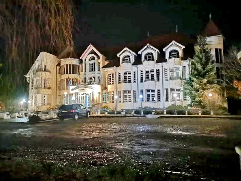 Sfântu Gheorghe Cazare | Hotel*** (K1433-44) Imaginea poate fi supusă drepturilor de autor. Se recomandă contactarea titularului drepturilor.