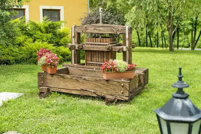  Cazare | Pensiune turistică (K0825-9) Imaginea poate fi supusă drepturilor de autor. Se recomandă contactarea titularului drepturilor.