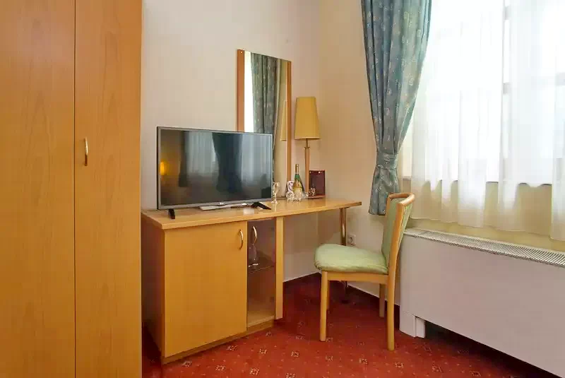  Cazare | Pensiune turistică (K0825-15) Imaginea poate fi supusă drepturilor de autor. Se recomandă contactarea titularului drepturilor.