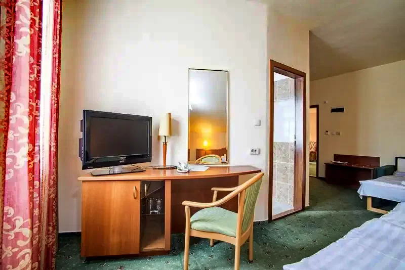  Cazare | Pensiune turistică (K0825-16) Imaginea poate fi supusă drepturilor de autor. Se recomandă contactarea titularului drepturilor.