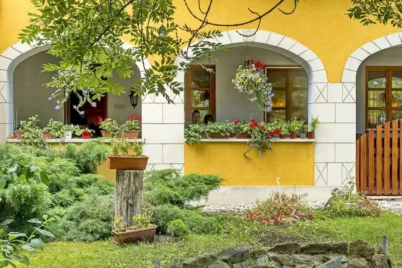  Cazare | Pensiune turistică (K0825-18) Imaginea poate fi supusă drepturilor de autor. Se recomandă contactarea titularului drepturilor.