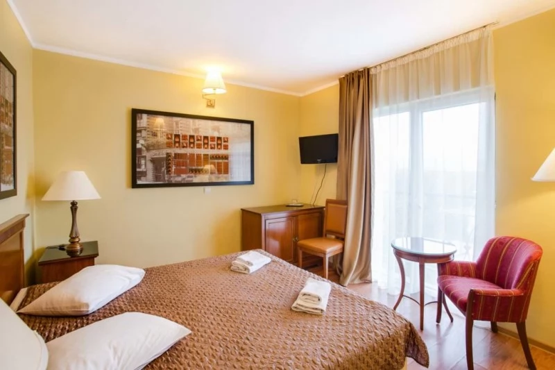 Tureni Cazare | Hotel*** (K1441-18) Imaginea poate fi supusă drepturilor de autor. Se recomandă contactarea titularului drepturilor.