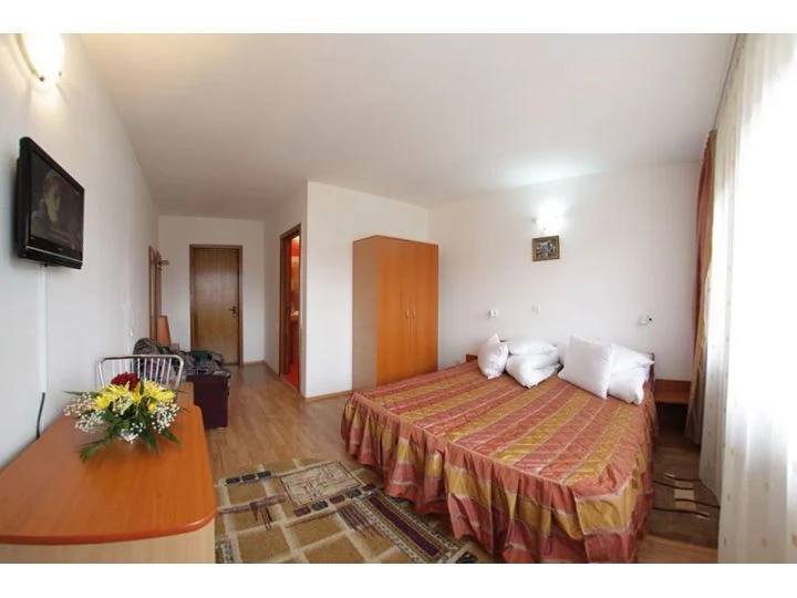 Horezu Cazare | Hotel*** (K1490-10) Imaginea poate fi supusă drepturilor de autor. Se recomandă contactarea titularului drepturilor.