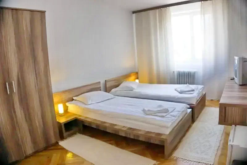 Miercurea Ciuc Cazare | Hotel** (K1402-19) Imaginea poate fi supusă drepturilor de autor. Se recomandă contactarea titularului drepturilor.