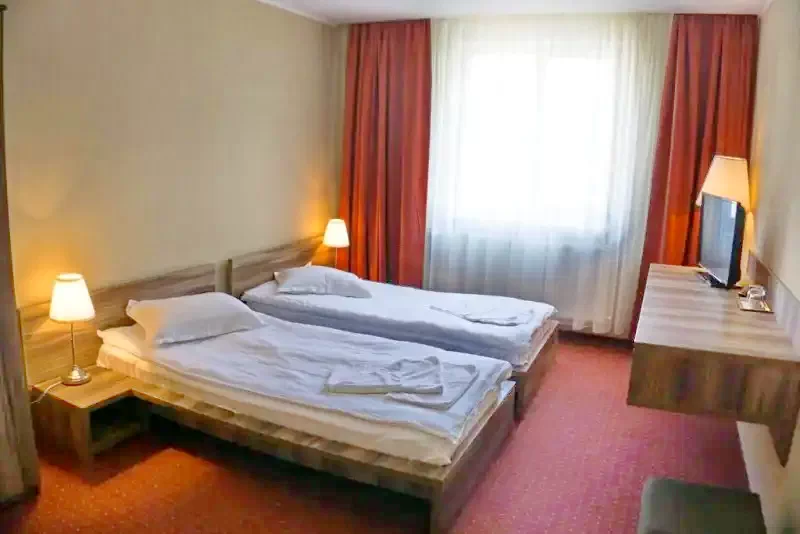 Csíkszereda Szállás | Hotel** (K1402-21) A kép szerzői jogvédelem alatt állhat. Javasolt a kapcsolatfelvétel a jog tulajdonossal.