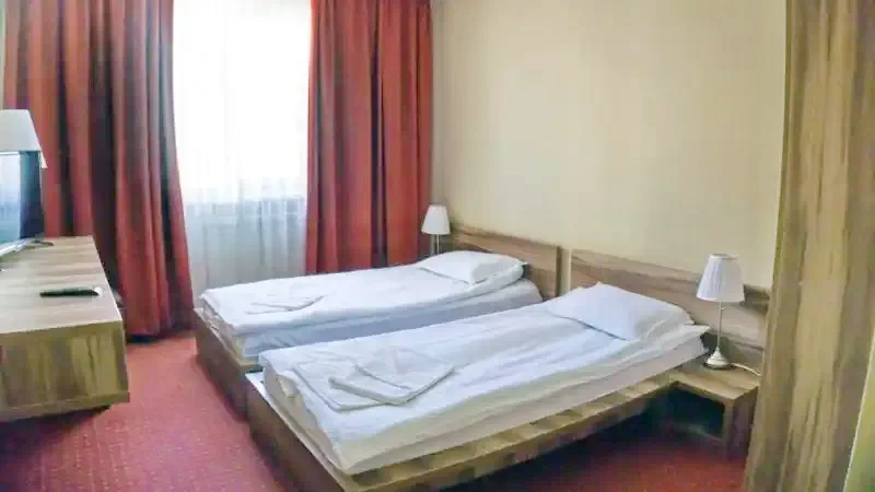 Csíkszereda Szállás | Hotel** (K1402-31) A kép szerzői jogvédelem alatt állhat. Javasolt a kapcsolatfelvétel a jog tulajdonossal.