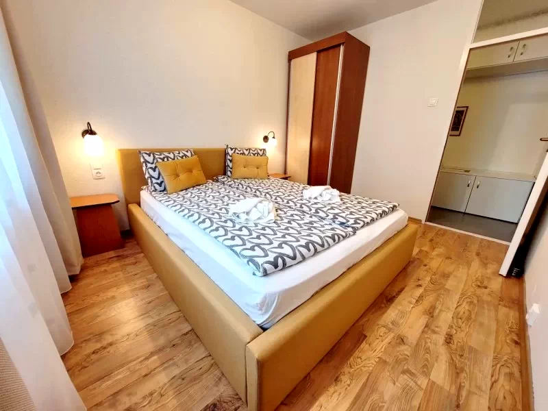 Cazare Odorheiu Secuiesc - Apartament Flora | Székelyudvarhely - Flóra Apartman. Imaginea poate fi supusă drepturilor de autor. Se recomandă contactarea titularului drepturilor.