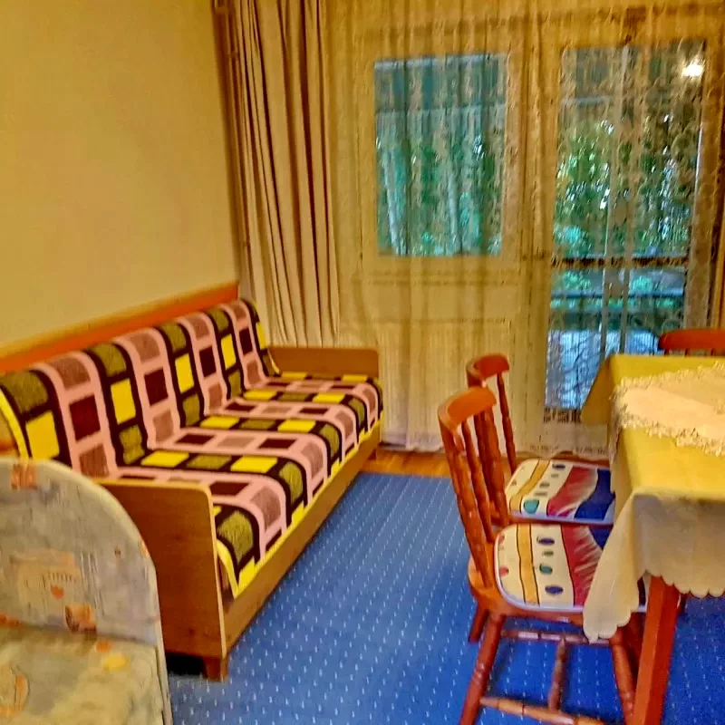  Cazare | Casă de apartamente (K0939-9) Imaginea poate fi supusă drepturilor de autor. Se recomandă contactarea titularului drepturilor.