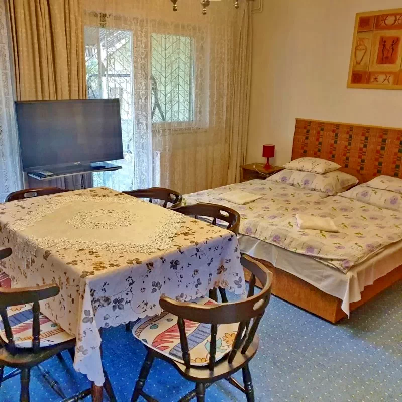  Cazare | Bungalow (K0939-18) Imaginea poate fi supusă drepturilor de autor. Se recomandă contactarea titularului drepturilor.