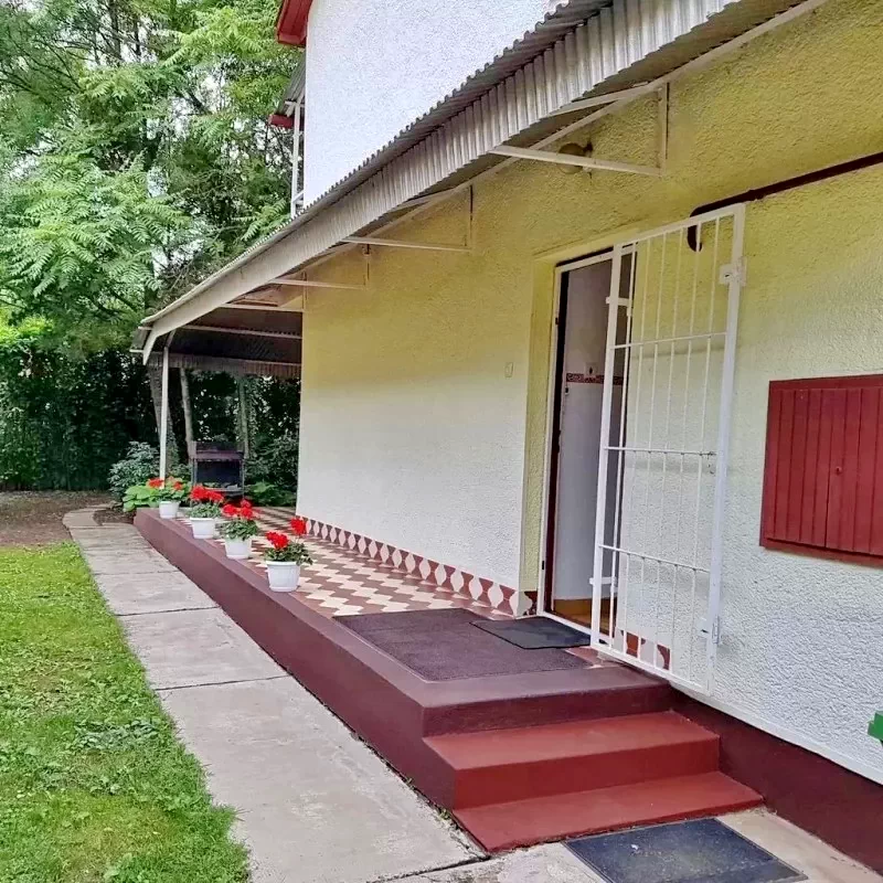  Cazare | Casă de apartamente (K0939-21) Imaginea poate fi supusă drepturilor de autor. Se recomandă contactarea titularului drepturilor.