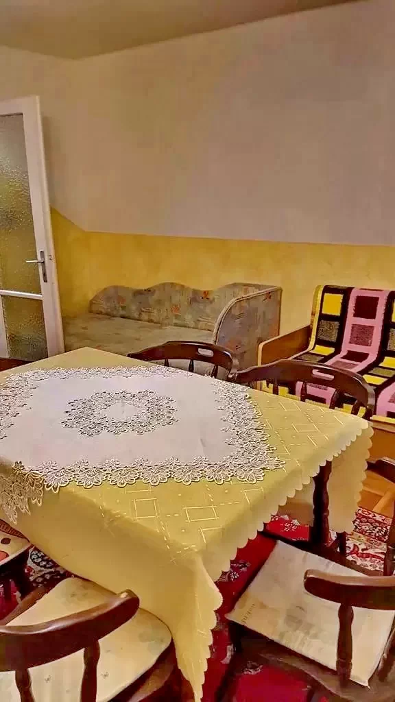  Cazare | Casă de apartamente (K0939-33) Imaginea poate fi supusă drepturilor de autor. Se recomandă contactarea titularului drepturilor.