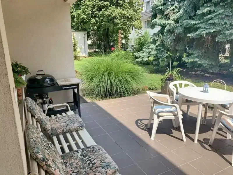  Cazare | Motel (K0167-14) Imaginea poate fi supusă drepturilor de autor. Se recomandă contactarea titularului drepturilor.