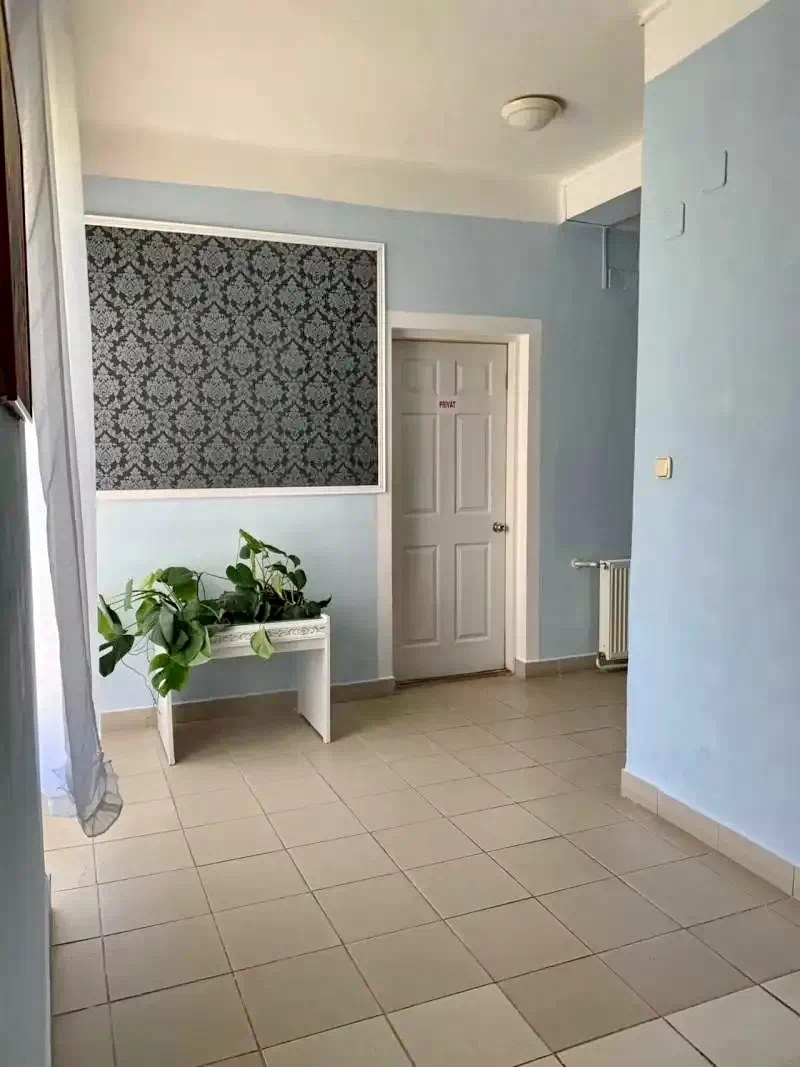  Cazare | Motel (K0167-16) Imaginea poate fi supusă drepturilor de autor. Se recomandă contactarea titularului drepturilor.