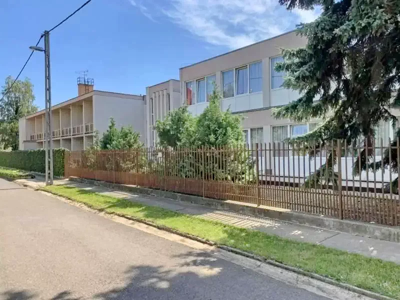  Cazare | Motel (K0167-18) Imaginea poate fi supusă drepturilor de autor. Se recomandă contactarea titularului drepturilor.