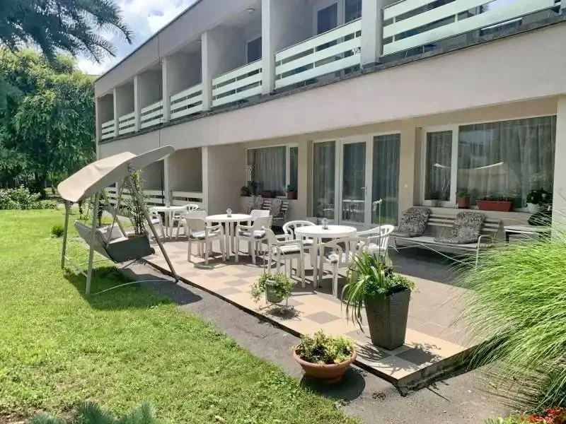 Hajdúszoboszló Cazare | Motel (K0167-19) Imaginea poate fi supusă drepturilor de autor. Se recomandă contactarea titularului drepturilor.