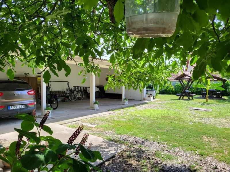 Jula Cazare | Sat de vacanță (K0120-3) Imaginea poate fi supusă drepturilor de autor. Se recomandă contactarea titularului drepturilor.