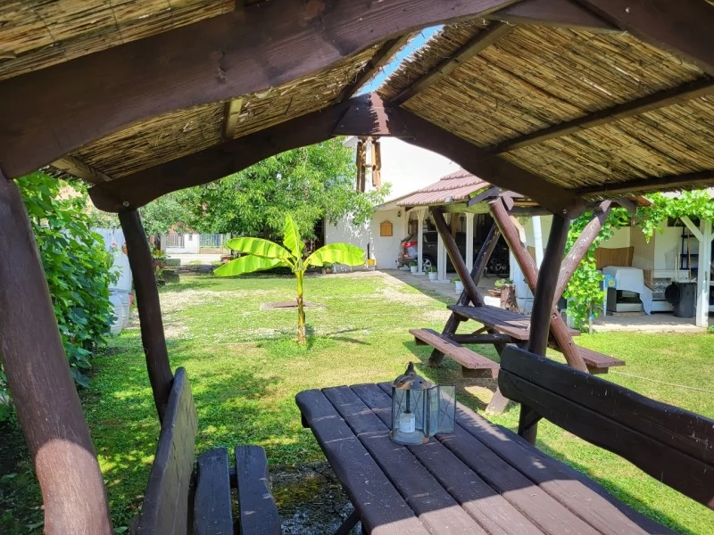 Jula Cazare | Sat de vacanță (K0120-5) Imaginea poate fi supusă drepturilor de autor. Se recomandă contactarea titularului drepturilor.