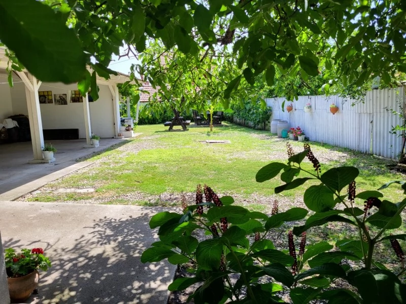 Jula Cazare | Sat de vacanță (K0120-6) Imaginea poate fi supusă drepturilor de autor. Se recomandă contactarea titularului drepturilor.