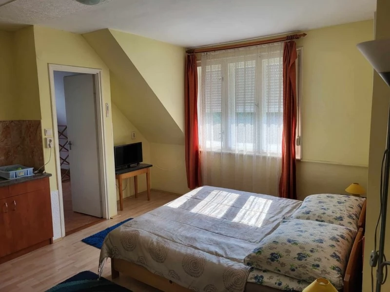 Jula Cazare | Sat de vacanță (K0120-8) Imaginea poate fi supusă drepturilor de autor. Se recomandă contactarea titularului drepturilor.