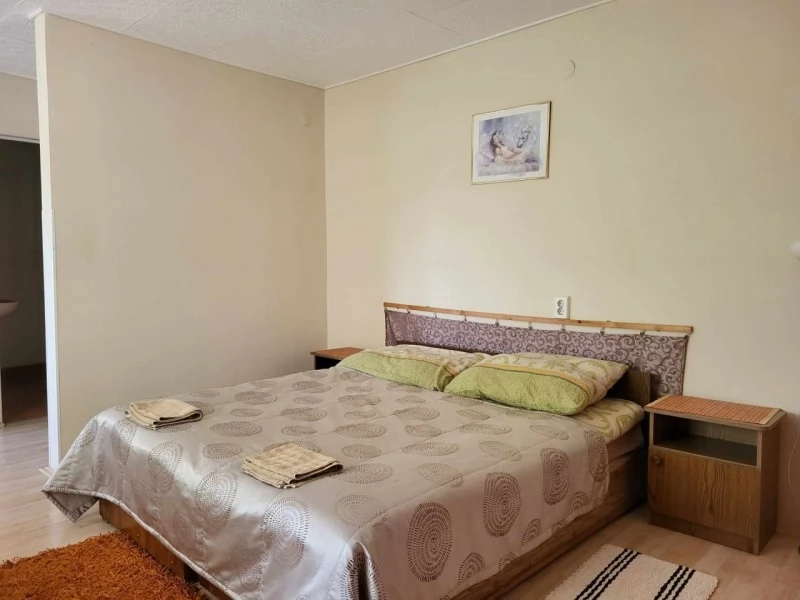 Jula Cazare | Sat de vacanță (K0120-9) Imaginea poate fi supusă drepturilor de autor. Se recomandă contactarea titularului drepturilor.