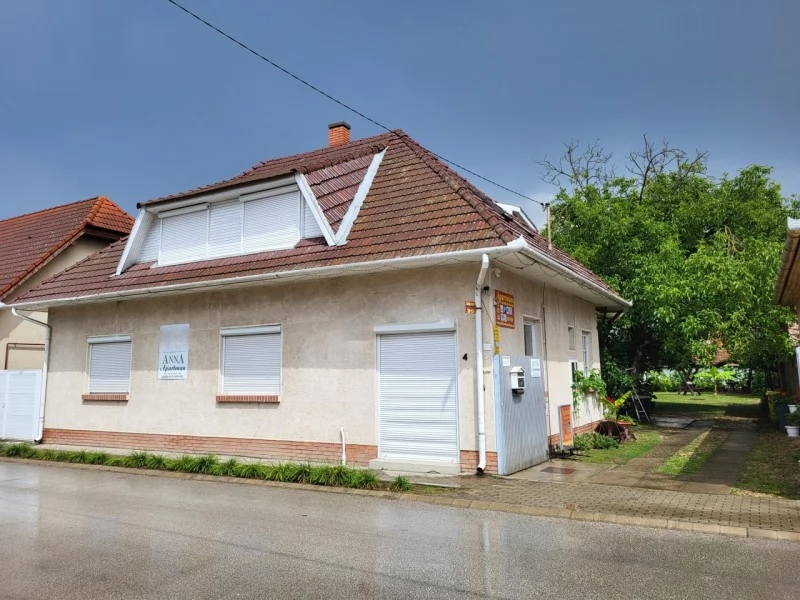 Jula Cazare | Sat de vacanță (K0120-13) Imaginea poate fi supusă drepturilor de autor. Se recomandă contactarea titularului drepturilor.