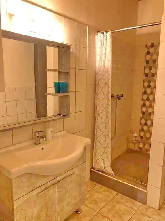  Cazare | Sat de vacanță (K0594-12) Imaginea poate fi supusă drepturilor de autor. Se recomandă contactarea titularului drepturilor.