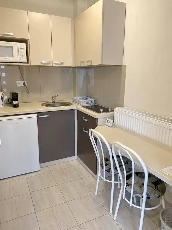  Cazare | Sat de vacanță (K0594-22) Imaginea poate fi supusă drepturilor de autor. Se recomandă contactarea titularului drepturilor.