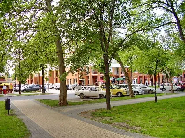  Cazare | Casă de apartamente (K1101-1) Imaginea poate fi supusă drepturilor de autor. Se recomandă contactarea titularului drepturilor.