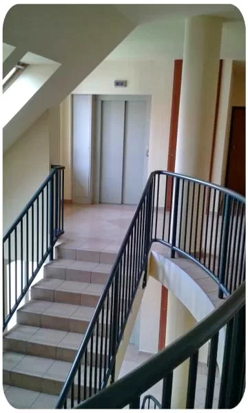  Cazare | Casă de apartamente (K1101-12) Imaginea poate fi supusă drepturilor de autor. Se recomandă contactarea titularului drepturilor.