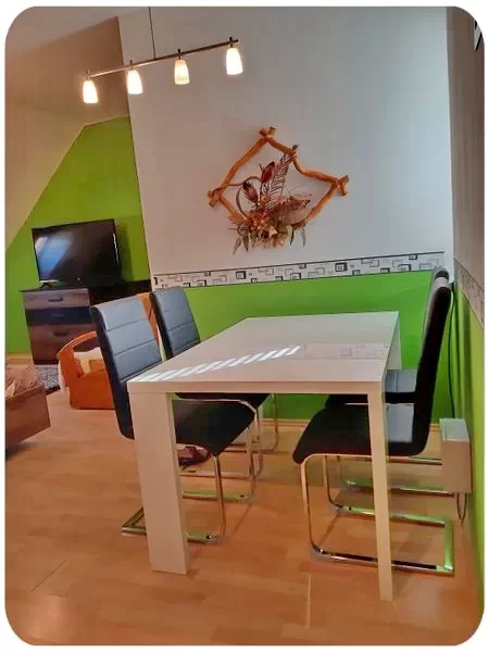  Cazare | Casă de apartamente (K1101-33) Imaginea poate fi supusă drepturilor de autor. Se recomandă contactarea titularului drepturilor.