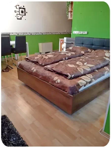  Cazare | Casă de apartamente (K1101-38) Imaginea poate fi supusă drepturilor de autor. Se recomandă contactarea titularului drepturilor.