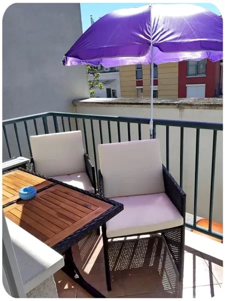  Cazare | Casă de apartamente (K1101-49) Imaginea poate fi supusă drepturilor de autor. Se recomandă contactarea titularului drepturilor.