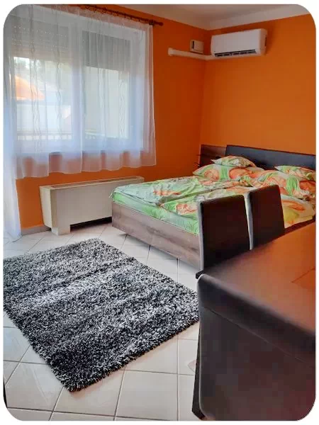 Hajdúszoboszló Szállás | Apartmanház (K1101-64) A kép szerzői jogvédelem alatt állhat. Javasolt a kapcsolatfelvétel a jog tulajdonossal.