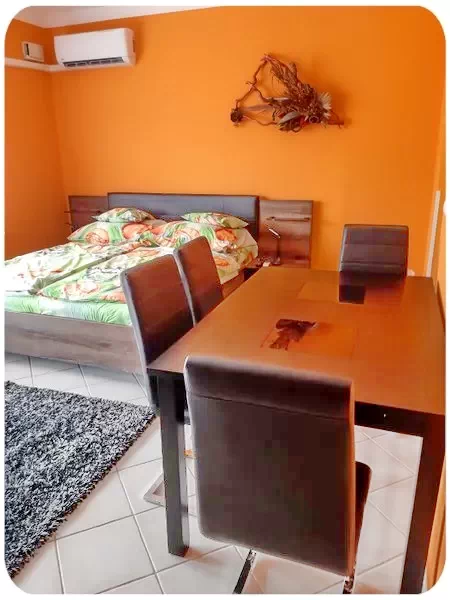 Hajdúszoboszló Szállás | Apartmanház (K1101-65) A kép szerzői jogvédelem alatt állhat. Javasolt a kapcsolatfelvétel a jog tulajdonossal.