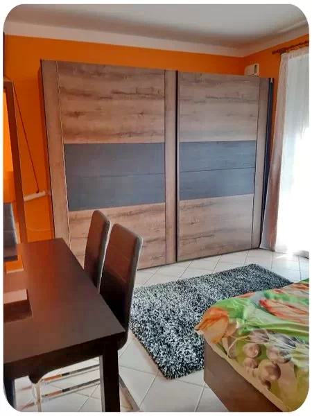 Hajdúszoboszló Szállás | Apartmanház (K1101-68) A kép szerzői jogvédelem alatt állhat. Javasolt a kapcsolatfelvétel a jog tulajdonossal.