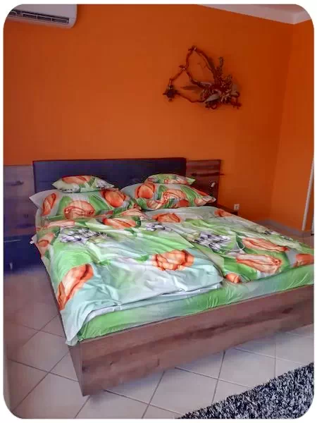 Hajdúszoboszló Szállás | Apartmanház (K1101-69) A kép szerzői jogvédelem alatt állhat. Javasolt a kapcsolatfelvétel a jog tulajdonossal.