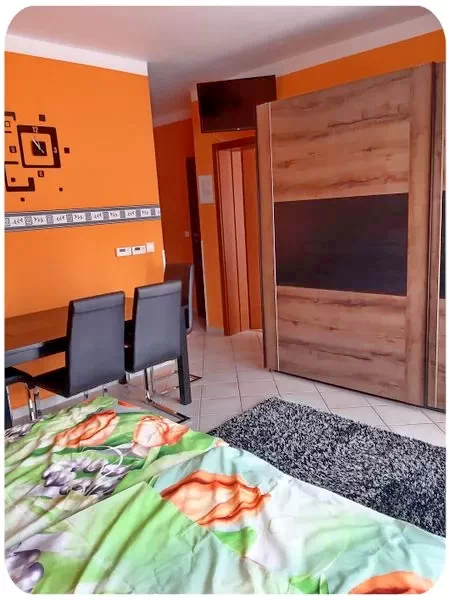  Cazare | Apartament (K1101-71) Imaginea poate fi supusă drepturilor de autor. Se recomandă contactarea titularului drepturilor.