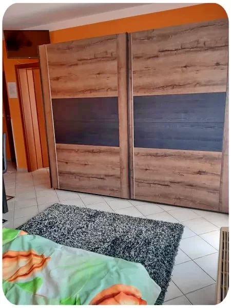 Hajdúszoboszló Szállás | Apartmanház (K1101-72) A kép szerzői jogvédelem alatt állhat. Javasolt a kapcsolatfelvétel a jog tulajdonossal.